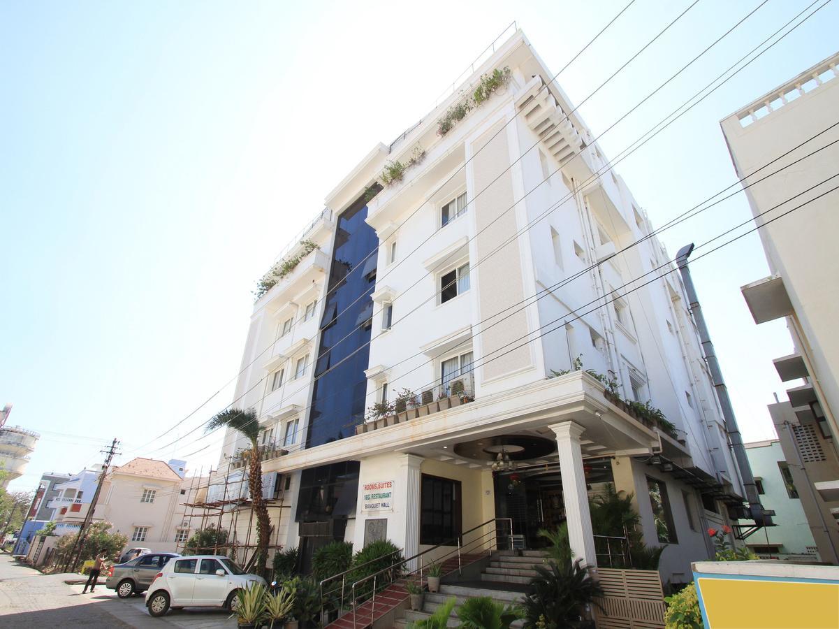 Oyo 8892 Kadambari Regency Hotel Angamaly Exterior foto